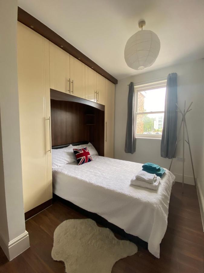 Notting Hill Next Door Bedroom In The Share Flat Лондон Экстерьер фото