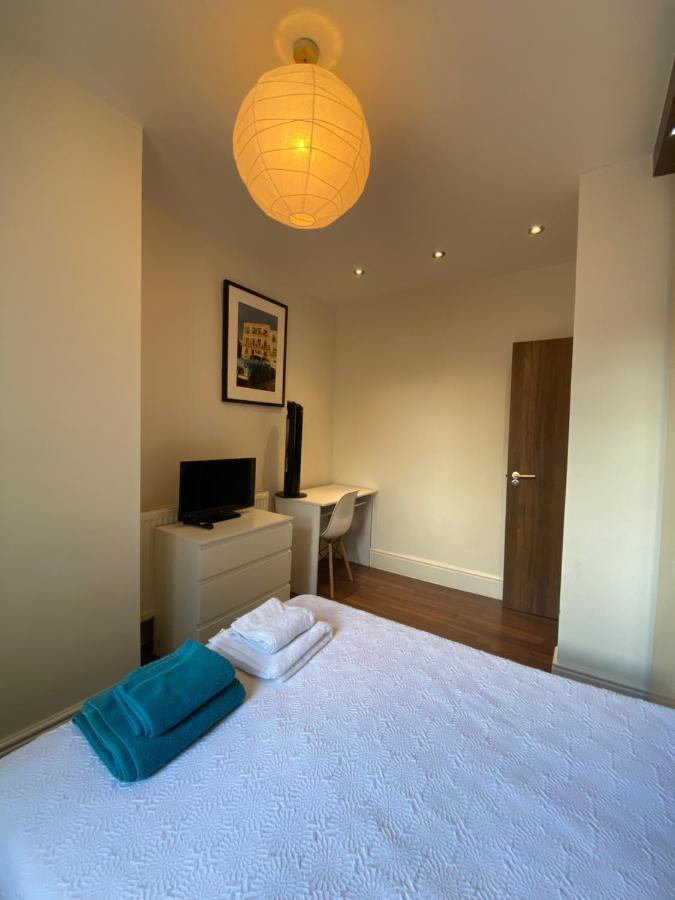 Notting Hill Next Door Bedroom In The Share Flat Лондон Экстерьер фото